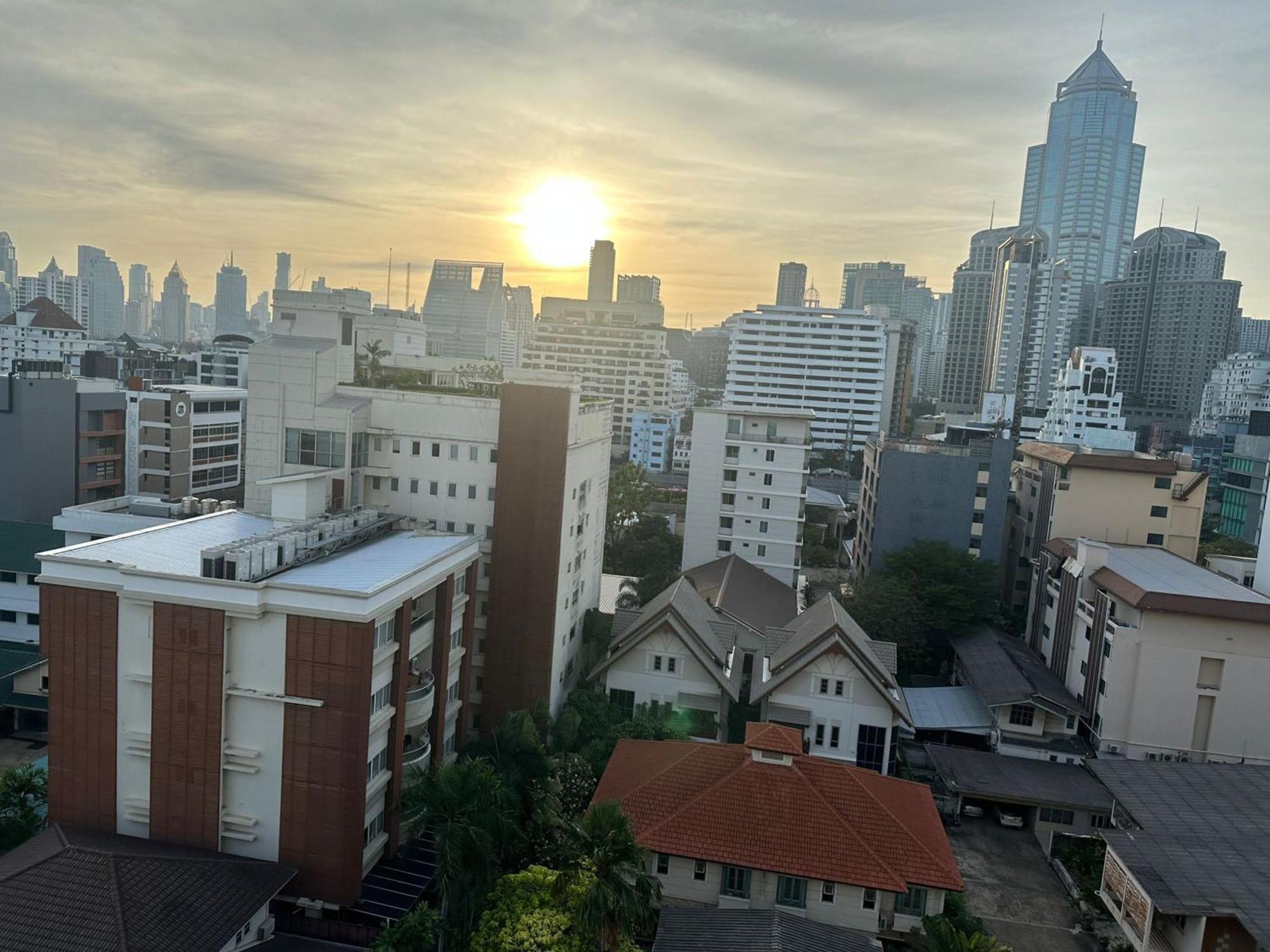 Omni Tower Sukhumvit Nana Direct Hotel Bangkok Ngoại thất bức ảnh