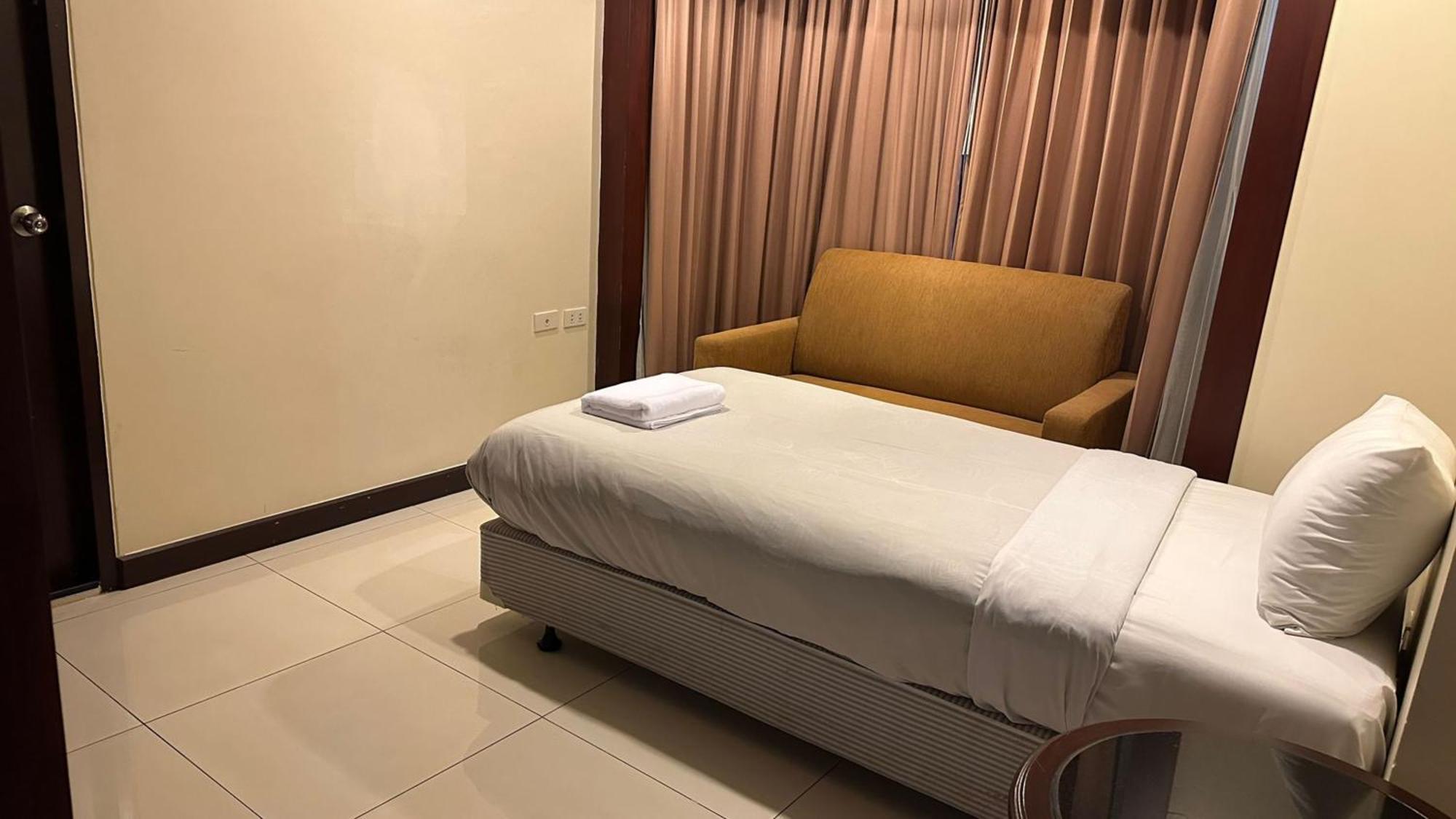 Omni Tower Sukhumvit Nana Direct Hotel Bangkok Ngoại thất bức ảnh
