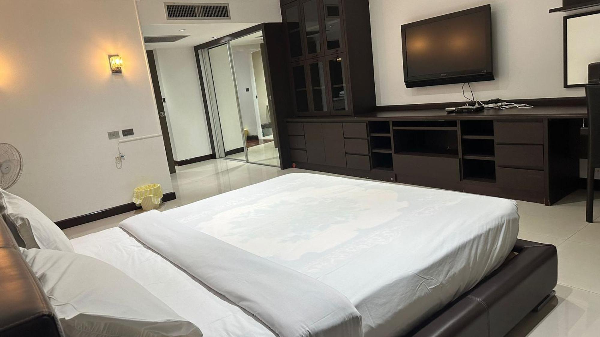 Omni Tower Sukhumvit Nana Direct Hotel Bangkok Ngoại thất bức ảnh
