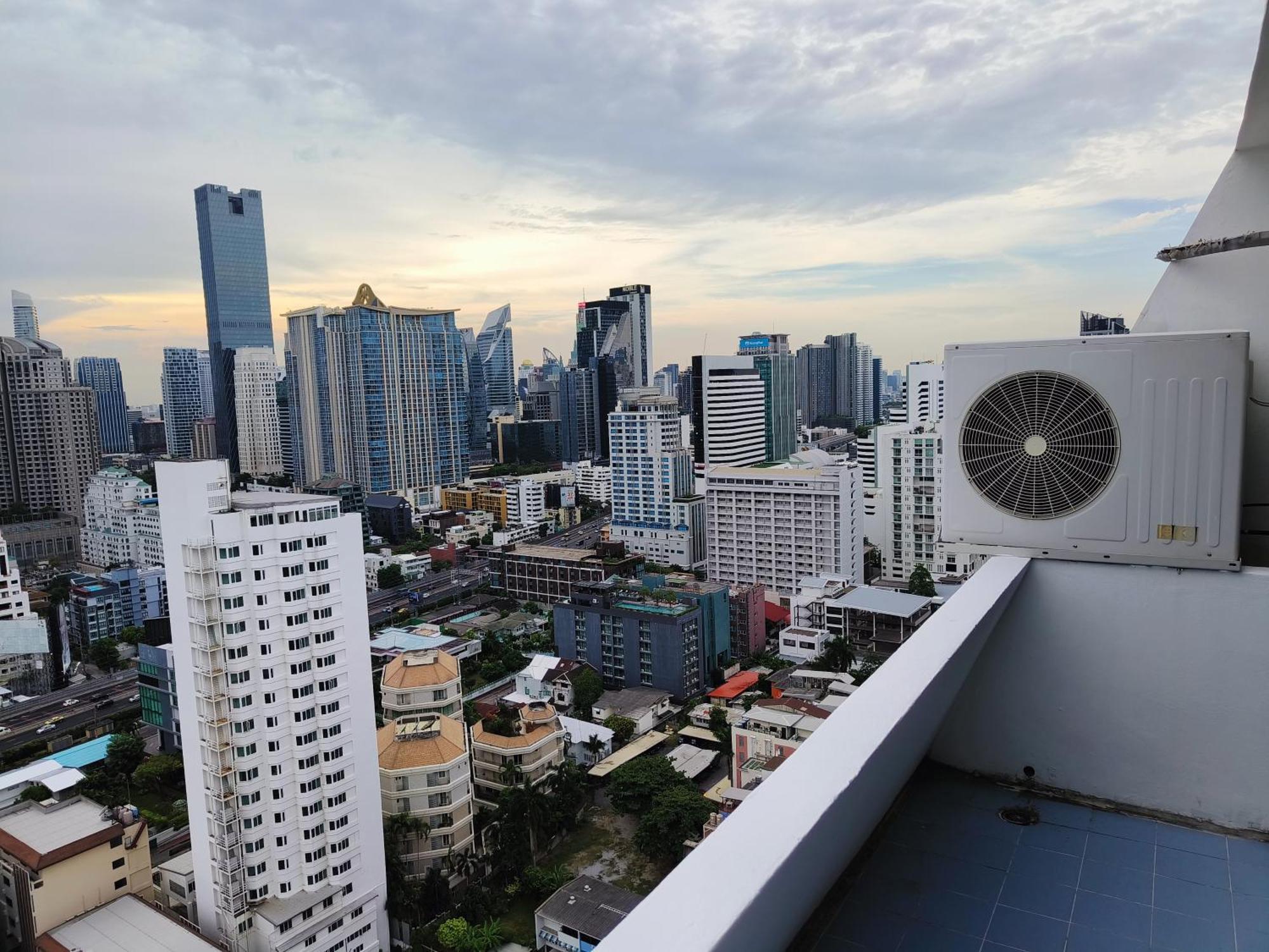 Omni Tower Sukhumvit Nana Direct Hotel Bangkok Ngoại thất bức ảnh